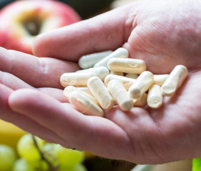 Vitamine aus Nahrungsergänzungsmitteln und anderen Lebensmitteln