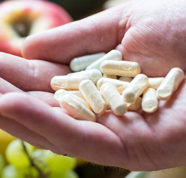 Bioverfügbarkeit: Wie gut verwertet der Körper Vitamine und Mineralstoffe aus Nahrungsergänzungsmitteln? Vitamine aus Nahrungsergänzungsmitteln und anderen Lebensmitteln